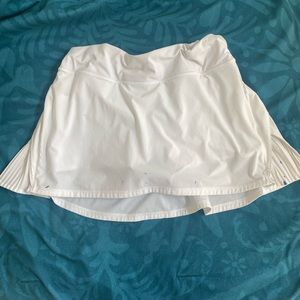 white lululemon skirt